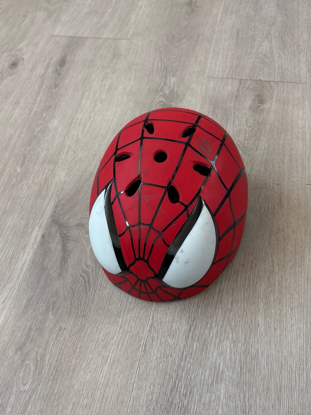 Spiderman red helmet size small (5 and up)